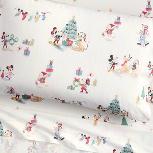 NWT Disney Mickey Mouse & Friends Holiday Organic Sheet Set – Twin 🎄🐭